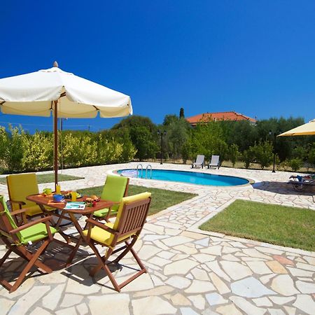 Iliachtides Villas Karavomylos Rum bild