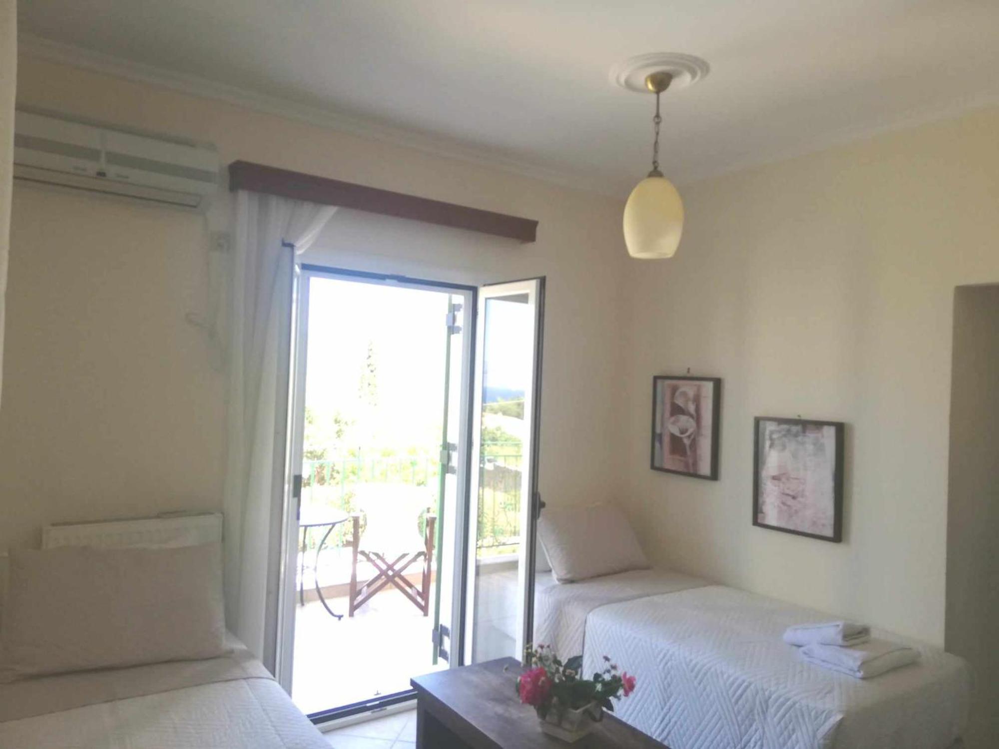 Iliachtides Villas Karavomylos Exteriör bild