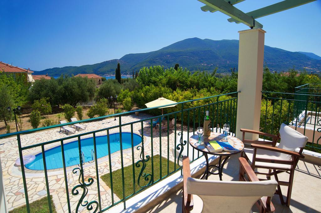 Iliachtides Villas Karavomylos Rum bild