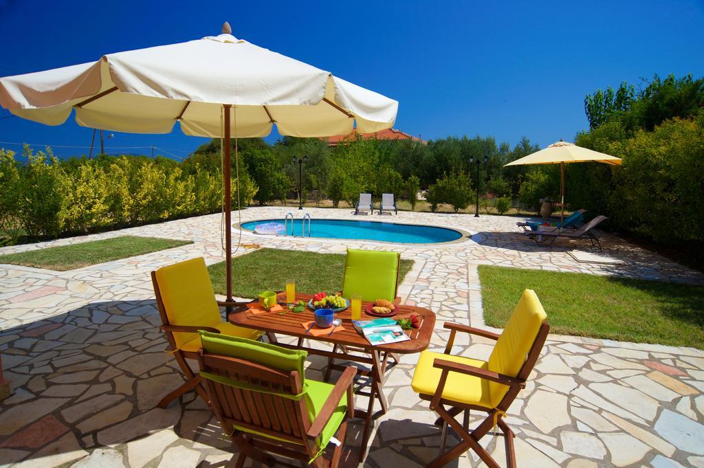 Iliachtides Villas Karavomylos Rum bild