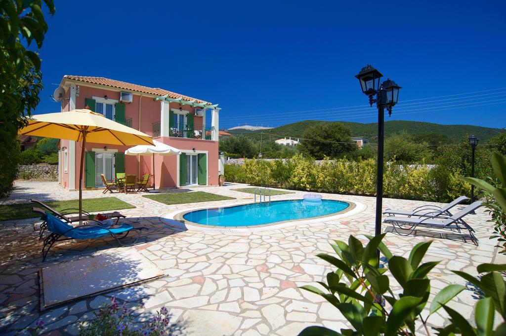 Iliachtides Villas Karavomylos Rum bild