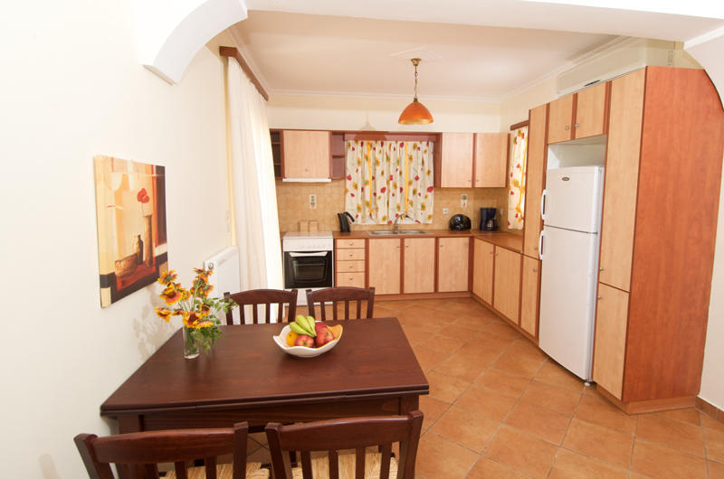 Iliachtides Villas Karavomylos Rum bild