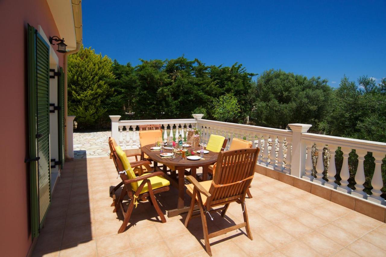Iliachtides Villas Karavomylos Rum bild